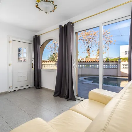 Villa Welcs 220 Emp Con Piscina Y Terraza Grande Empuriabrava