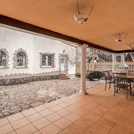 Welcs 220 Emp Con Piscina Y Terraza Grande Villa