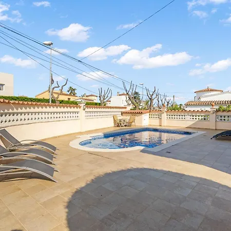 Villa Welcs 220 Emp Con Piscina Y Terraza Grande