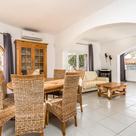 Welcs 220 Emp Con Piscina Y Terraza Grande Villa *